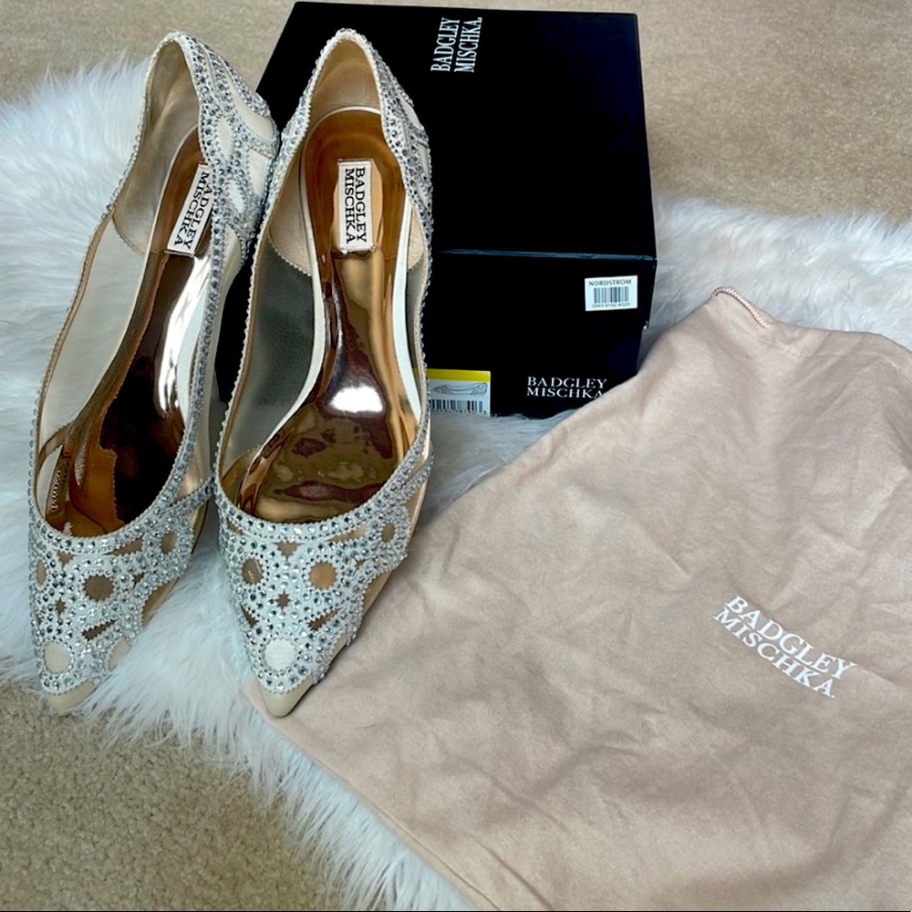 Badgley Mischka Collection Crystal Pointed Toe Flat 12M New in box!